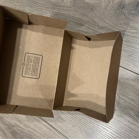 Coach Box - Picture 2 of 4